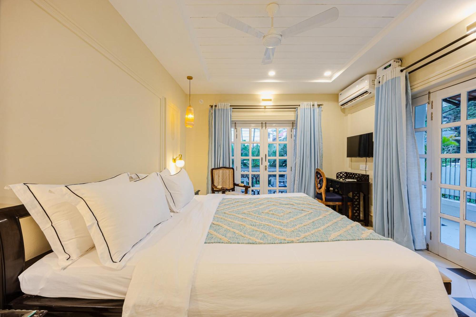 Elivaas 4 Bhk Villa Near Beach With Private Pool & Bar - Casa Boa Vida Candolim Exterior foto